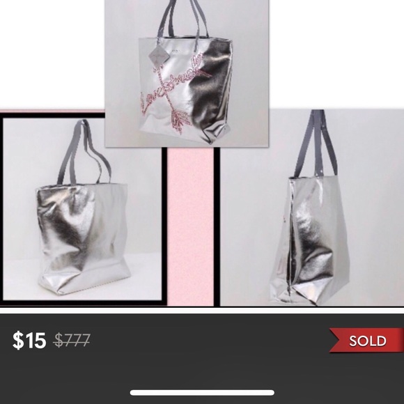 Vera Wang Handbags - Vera Wang💘Love💘Struck💘Metallic Tote